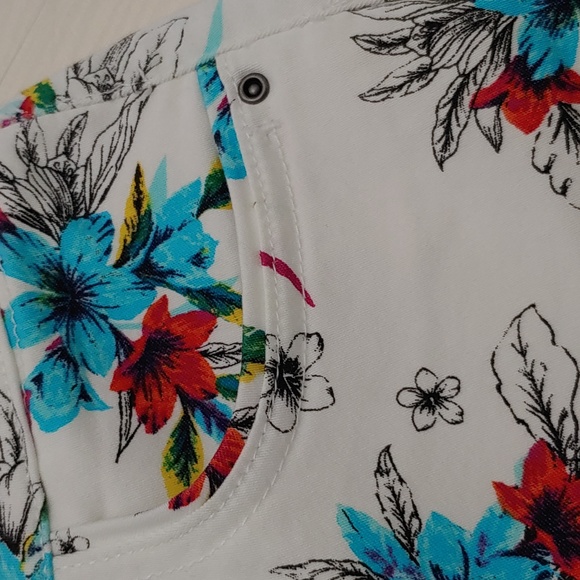 Westbound Women's Size 10 Mid-Rise Pull-on Shorts NWT - Picture 6 of 10